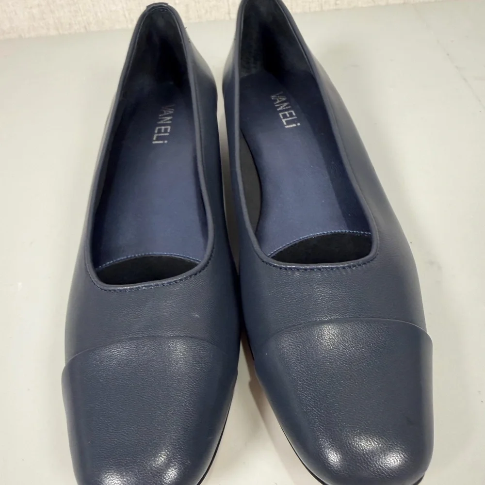 Vaneli Fc-313 Navy Nappa Soft‎ Leather Cap Toe Ballet Flat Narrow size 8SS